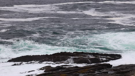 Crashing-waves-on-rocky-shoreline,-Zapallar,-Valparaiso,-Chile,-handheld-shot