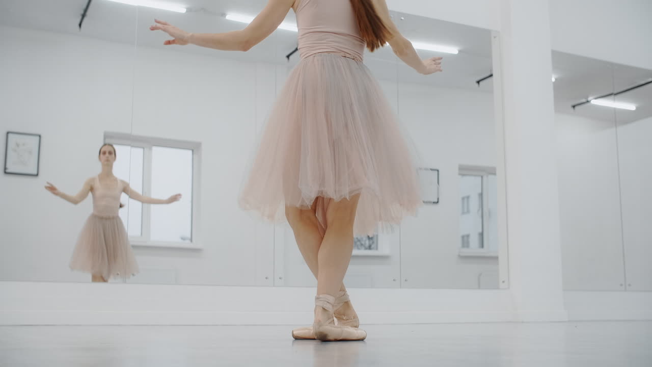 bailarina de ballet practicando en un estudio