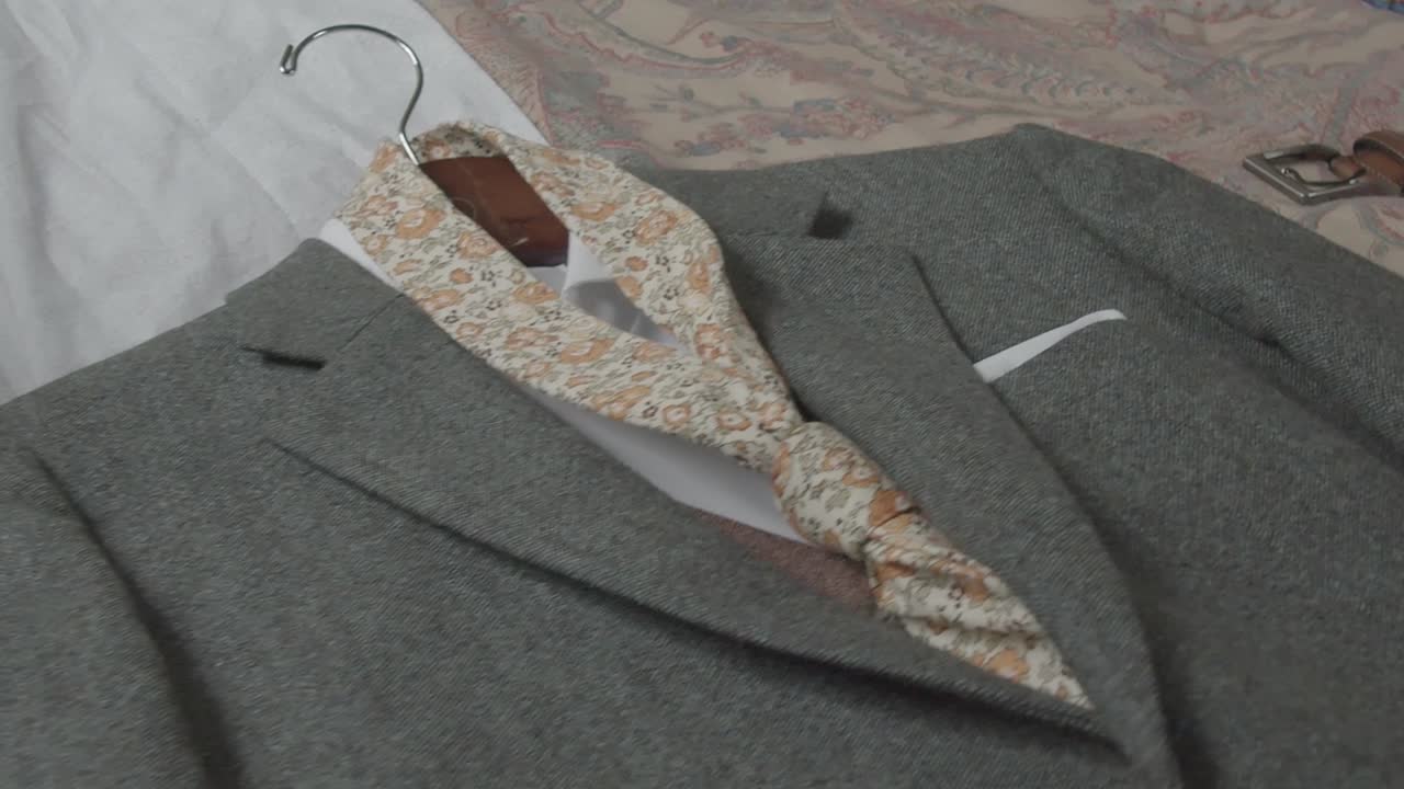 수트 클로즈업 영상. 결혼식 날