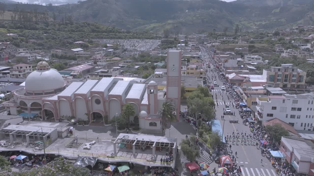 dios terremoto religión ceremonia desfile con celebración anual la gente se reúne en la calle de ecuador