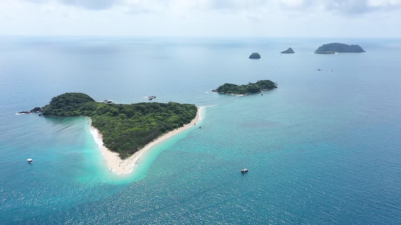 una vista aérea muestra las islas frankland y russell frente a queensland australia