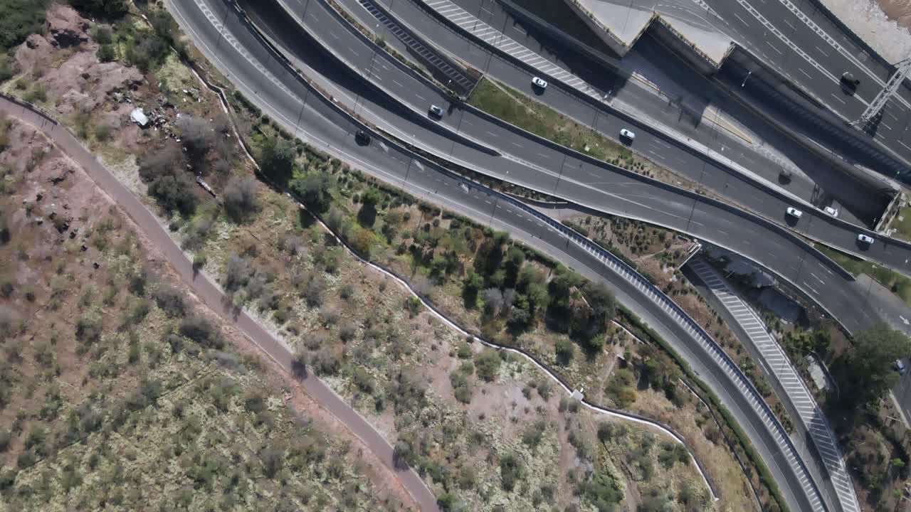 снимок с высоты птичьего полета северного прибрежного шоссе в сантьяго-де-чили, uhd 4k