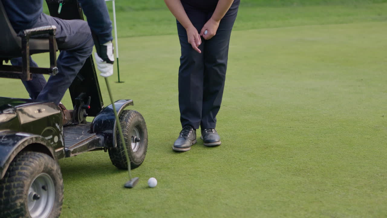 A golf player playing golf