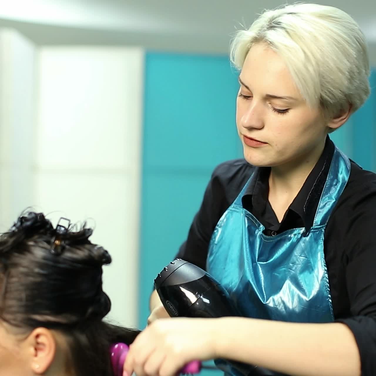 Hairdresser dying female hair