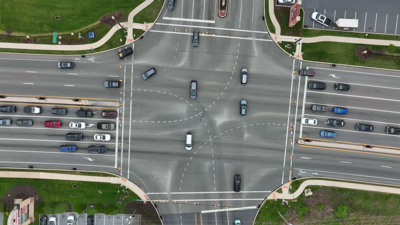 patrones de tráfico de viaje en una intersección concurrida