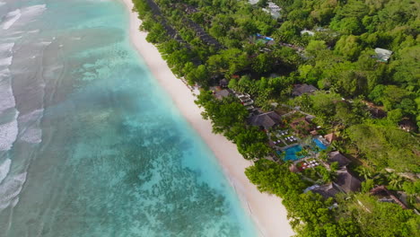 Vista-Aérea-De-Drones-Del-Destino-De-Viaje-Exótico-Resort-De-Playa-En-Las-Islas-Seychelles