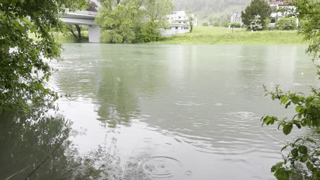 View-of-a-rainy-day-by-the-lake-with-trees-and-houses