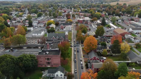 Establishing-shot-of-cars-following-Amish-Horse,-Buggy-through-Small-Town-in-Lancaster-County-PA,-USA