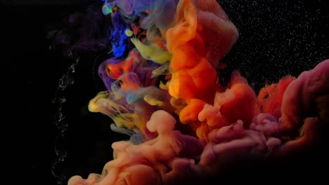 4k, gotas de color en el agua, mezcla de colores abstractos, gota de tinta mezcla de color pintura que cae en el agua tinta de colores en el water, imágenes de 4k,