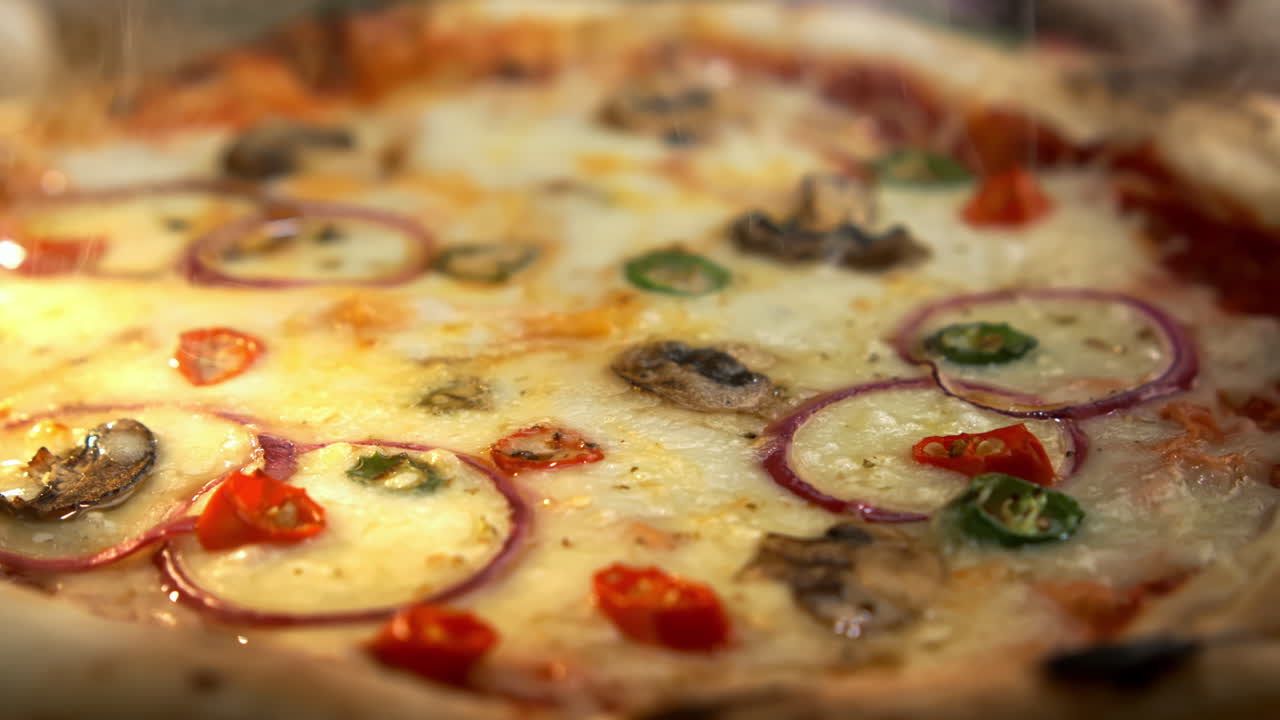 Pizza con formaggio e verdure