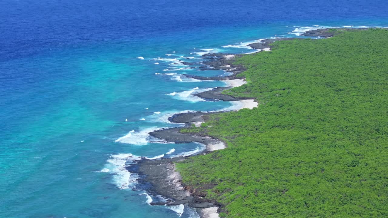 Comoros - Grande Comore - Lac Salé - forward view to the hidden beaches
