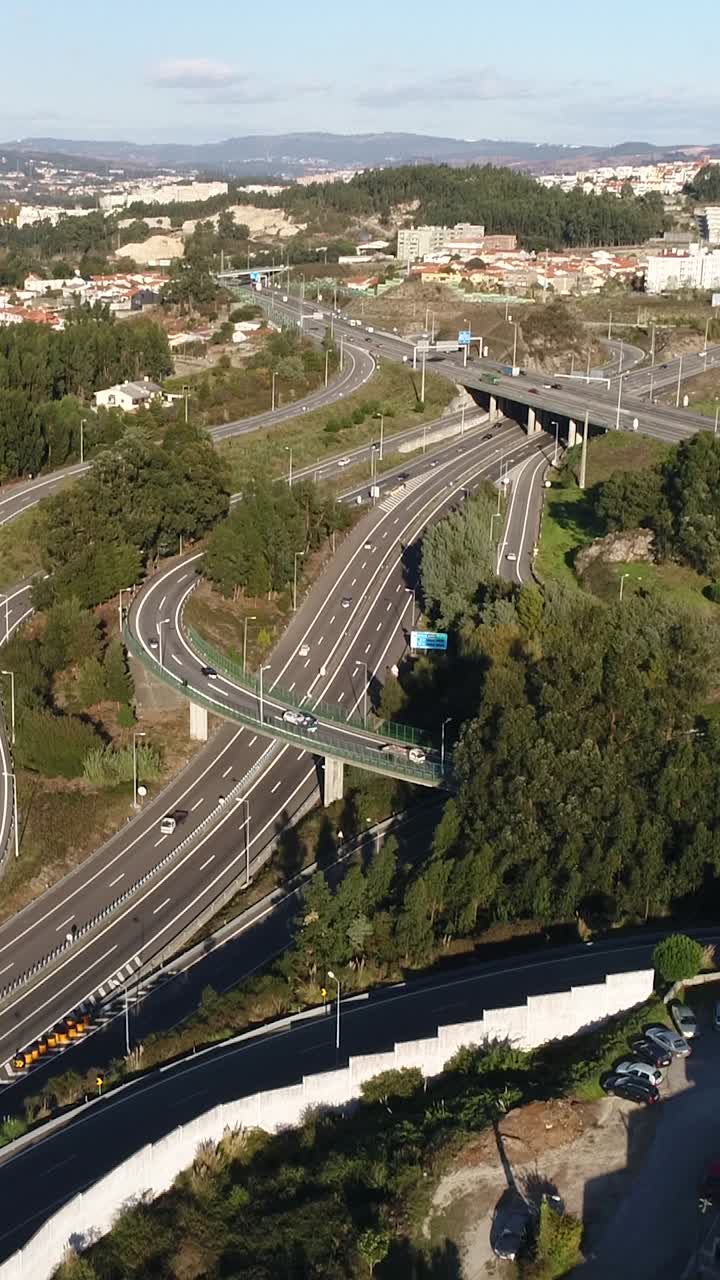 복잡 한 고속도로 교차로 의 공중 사진