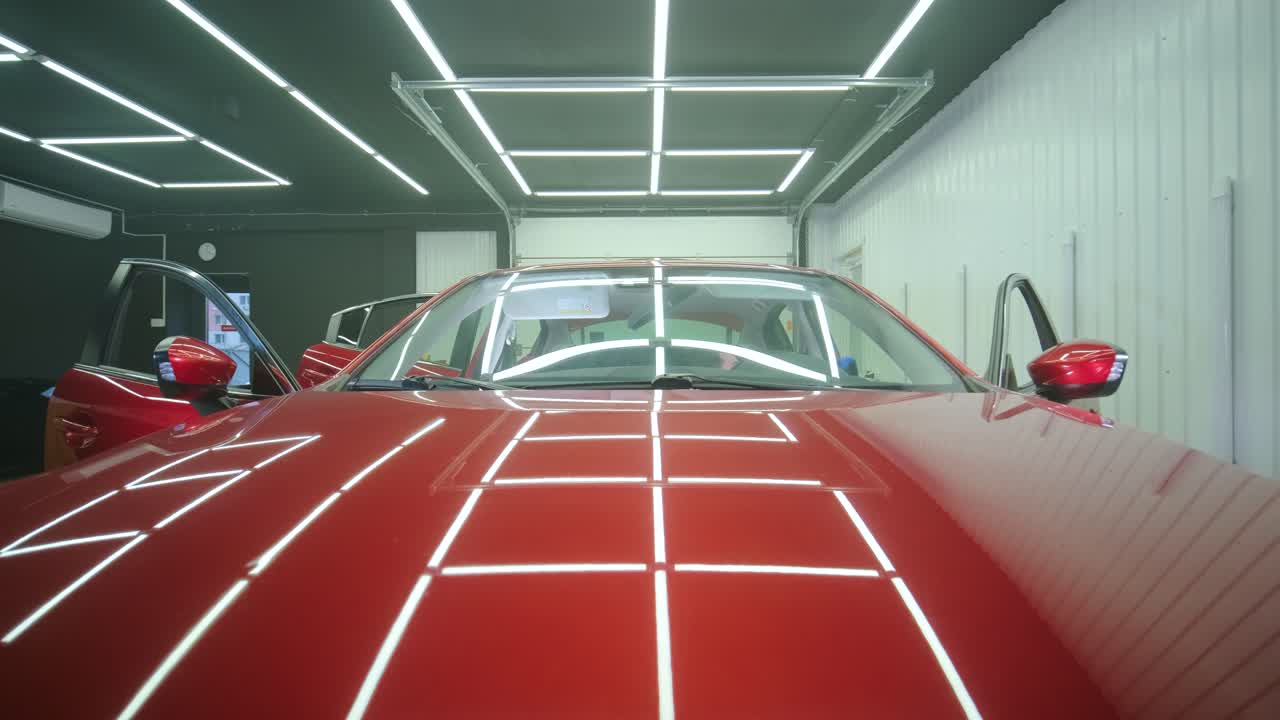 전문적인 자동차 청소. 샤워. 인테리어 세부 사항. 자동차 인테리어를 건조 청소 및 세부 사항; 깊은 좌석 청소; 자동차 세탁에서 거품을 는; 먼지에서 자동차 패널을 청소하는; 진공청소기