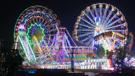 Beleuchtung-Riesenrad-In-Der-Nacht