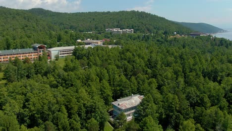 vista aérea del paisaje turístico y forestal
