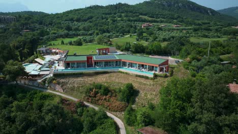 Luftaufnahme-Des-Golfplatzes-Ca&#39;-Degli-Ulivi-In-Marciaga,-Am-Ufer-Des-Gardasees-In-Verona