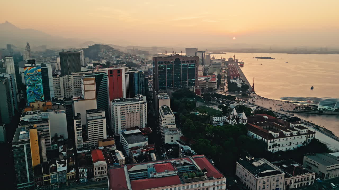 Distretto finanziario del centro di Rio de Janeiro, Brasile, Sud America, ripresa aerea con drone