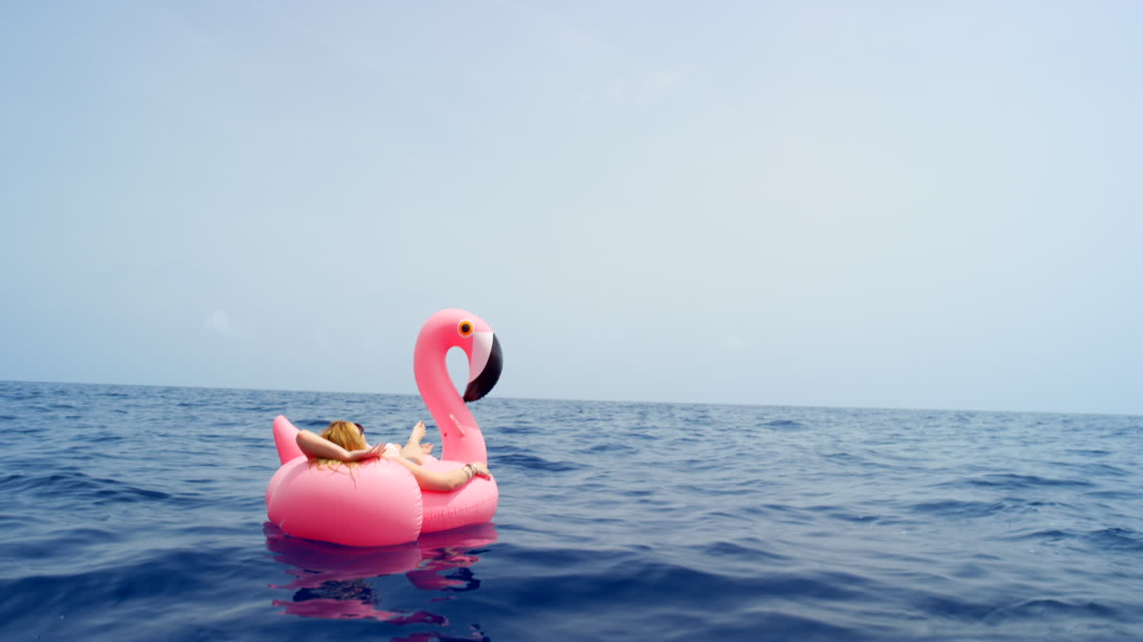 The waves bring me back to me