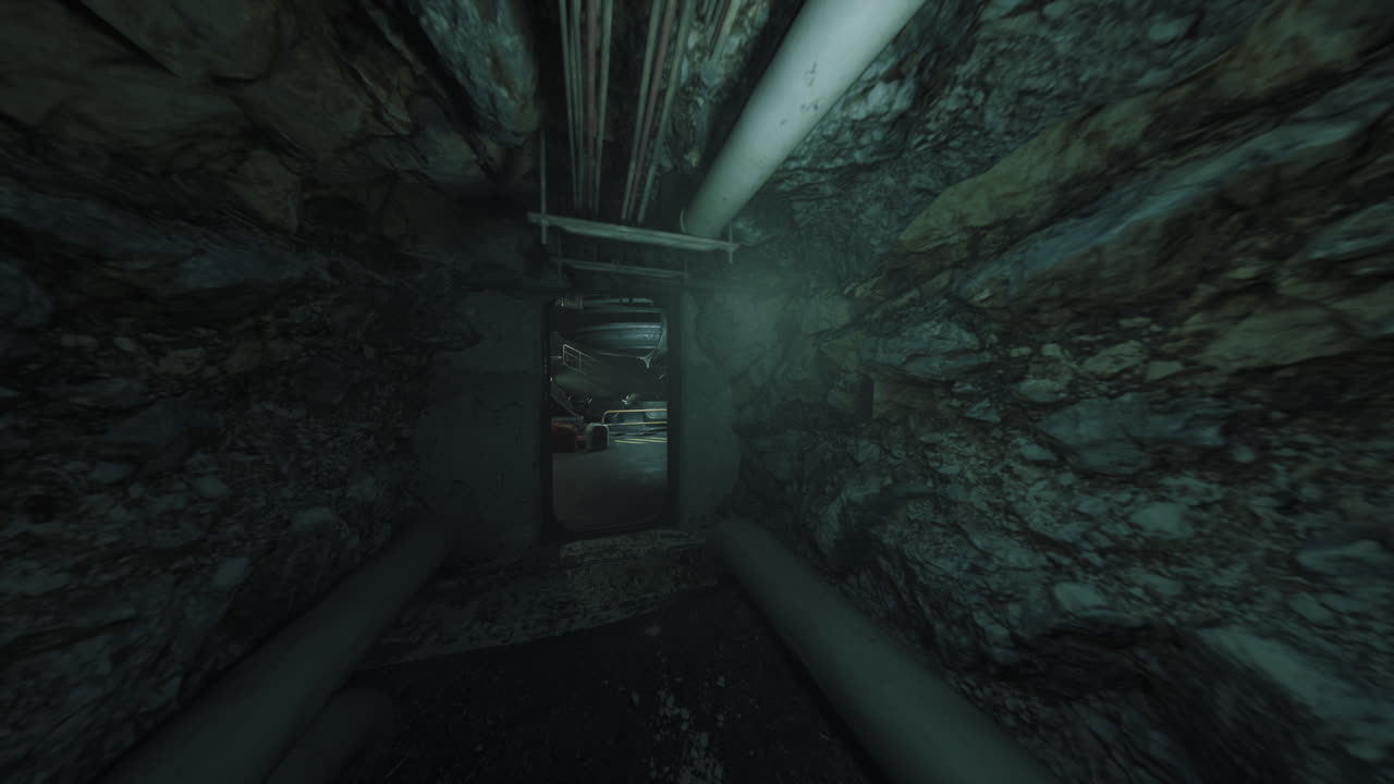 Feuchter unterirdischer Tunnel mit TechnikerInnen, die Versorgungssysteme inspizieren