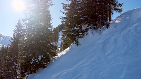 Skigebiet-In-Den-Schweizer-Alpen-Mit-Personen--Und-Sesselbahnen-Im-Winterskigebiet-Beckenried