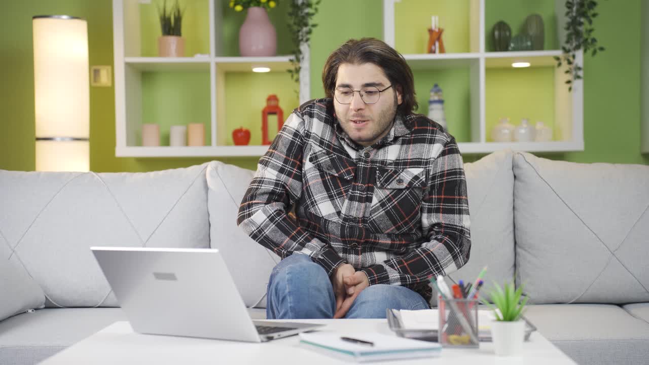 joven con enfermedad de la próstata.