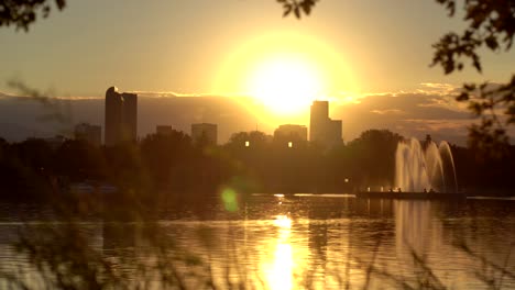 Sunset-view-from-the-City-Park,-Denver,-Colorado