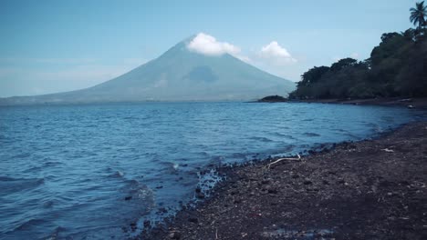 Die-Küste-Auf-Der-Insel-Ometepe-Mit