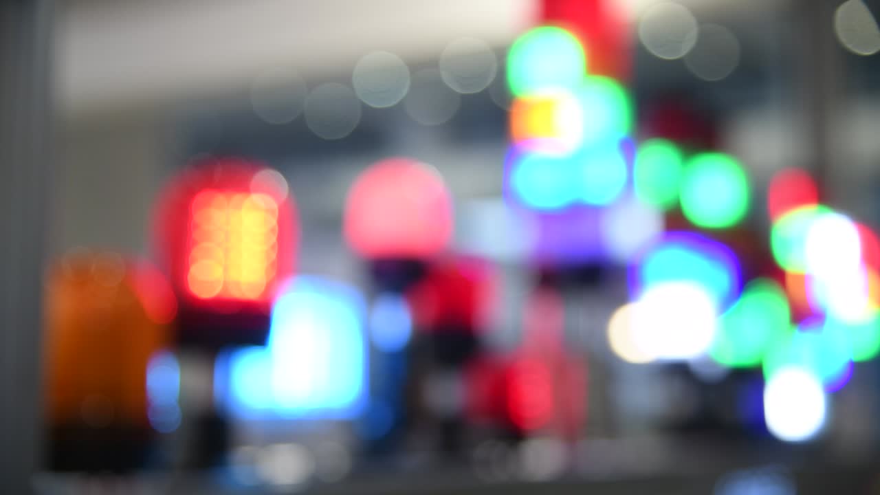 fondo de luces de emergencia de fábrica de colores desenfocados