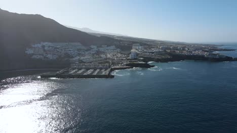 vista aérea de los gigantes village resort en tenerife, islas canarias, españa