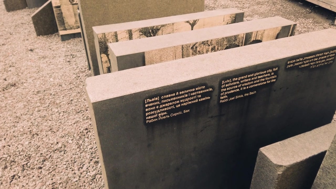 Gedenkstätte an den Ruinen der Synagoge „Goldene Rose“ in Lwiw, Ukraine
