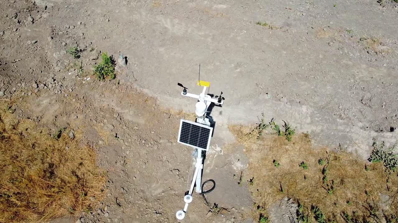 Solar powered independent standalone weather station with wind vane, anemometer, rain gauge, thermometer, humidity sensor, pyranometer, lightening arrester