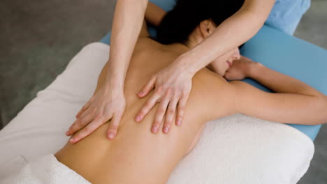 Physiotherapist-giving-a-back-massage