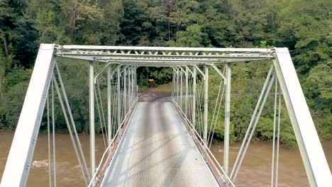 Eine-Aufschlussreiche-Aufnahme-Einer-älteren-Brücke