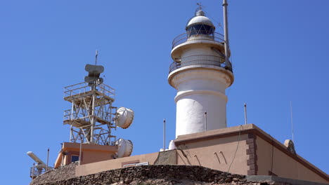 cerca del faro de cabo de gata en almería, españa