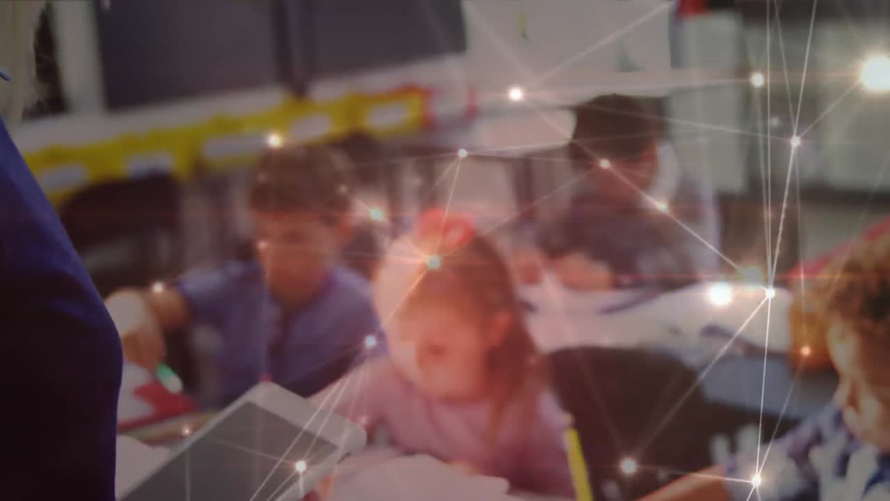 animación de una red de conexiones entre maestros y escolares felices y diversos