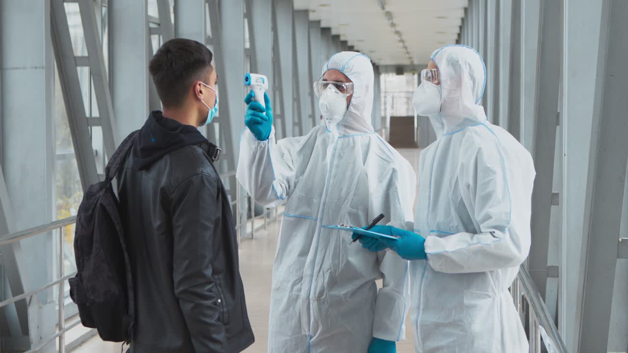 공항에서 온도 검사