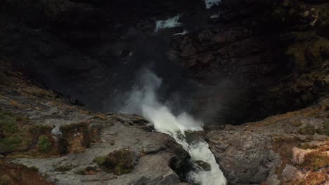 dronefootage og la hermosa cascada månafossen en noruega-1