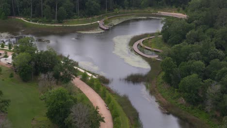 Luftaufnahme-Eines-Großen-Teiches-Im-Houston-Memorial-Park