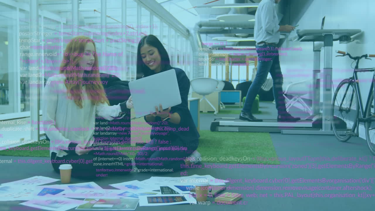 animación del procesamiento de datos sobre diversos colegas que utilizan computadora portátil en la oficina