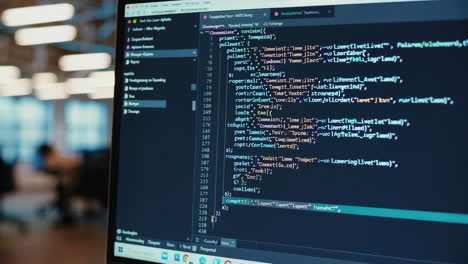 pantalla del portátil que muestra el código