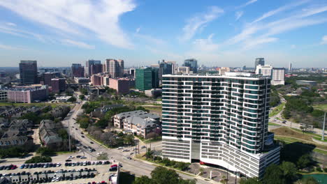 Gebäude-Im-Bereich-Des-Houston-Medical-Center,-Texas,-Drohnenaufnahme-Von-Krankenhaus--Und-Wohngebäuden