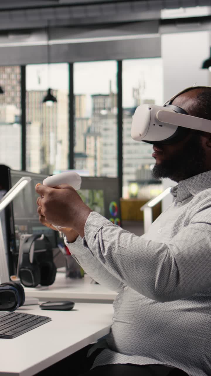 Vertical Video Engineer Uses Vr Glasses To Design Futuristic Video Game Lobby