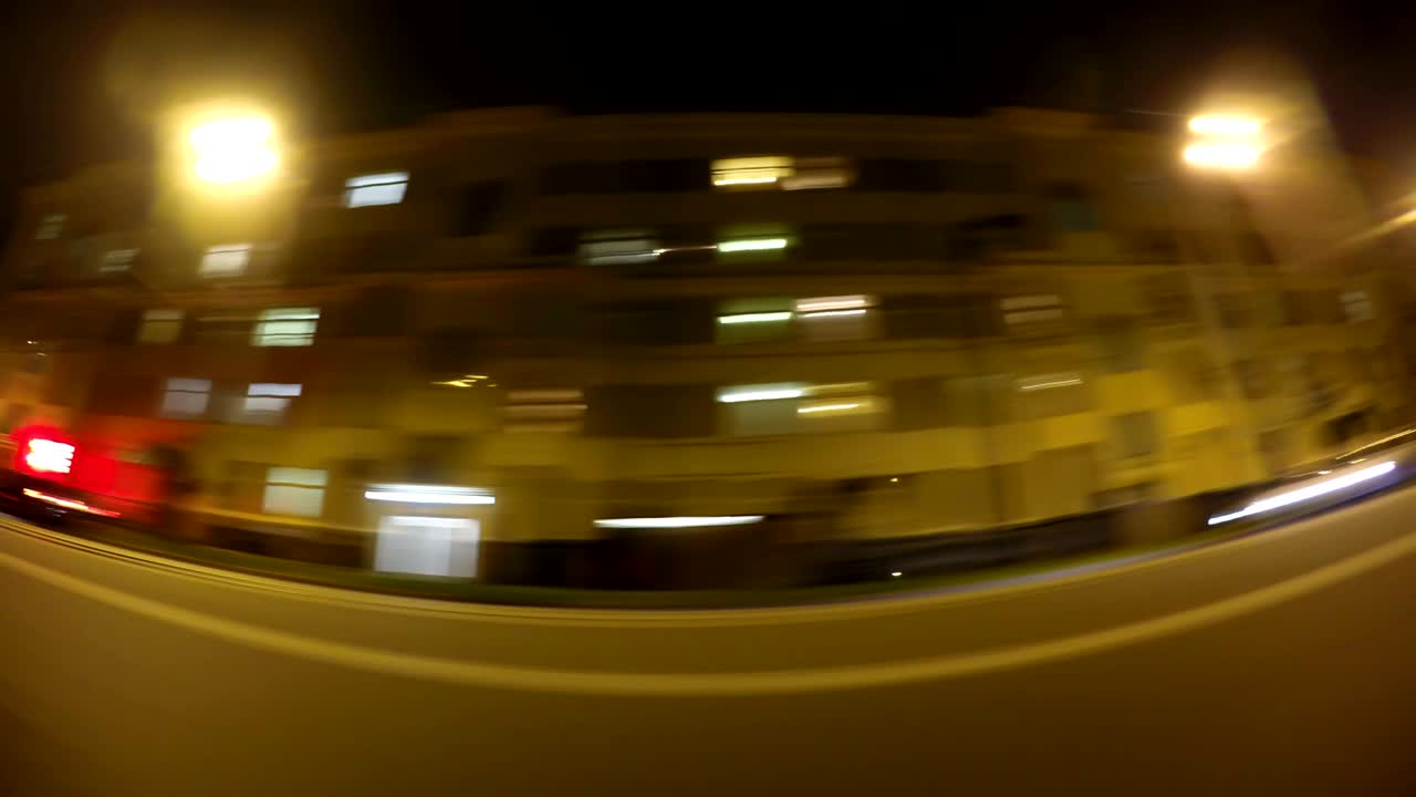 viaje rápido por la ciudad noche carretera timelapse vista lateral loopable