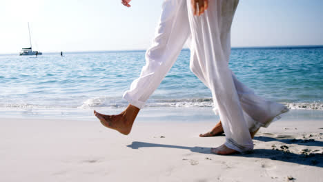 couple walking on the beach 4k