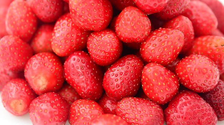 Shooting of strawberry. Shooting in the movement