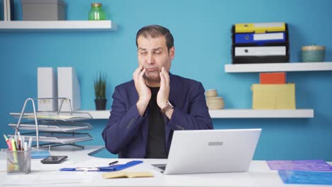 hombre de negocios desmotivado infeliz y aburrido.