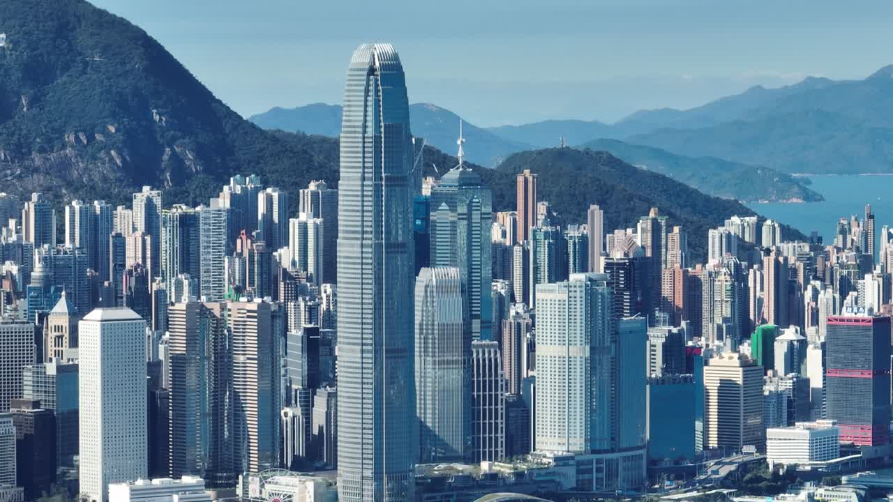 홍콩 센트럴 디스트릭트의 4k 텔레  뷰 - 하늘에서 느린 팬 항공 뷰 글.