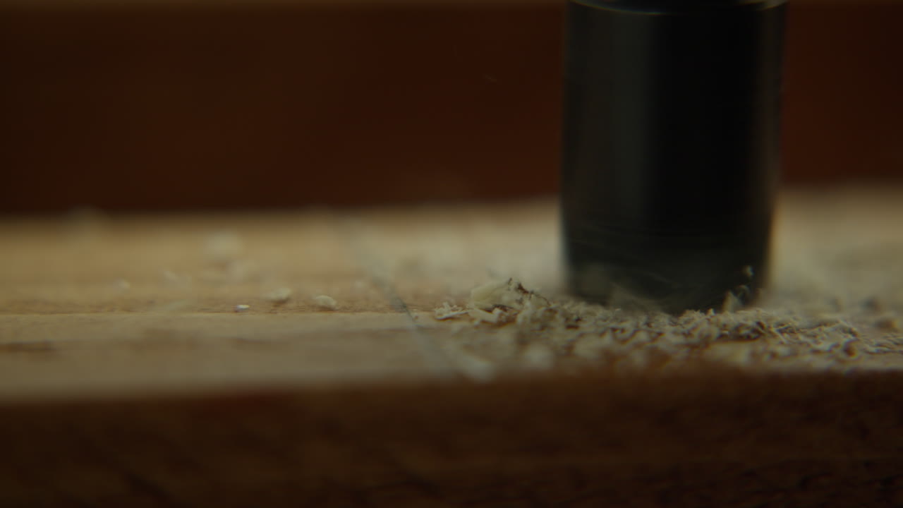 나무에 구을 는, 나무 작업 벤치