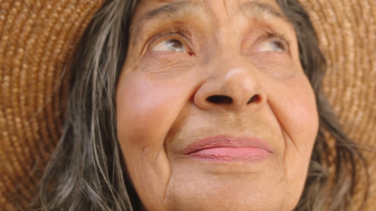 retrato en primer plano de una mujer mayor