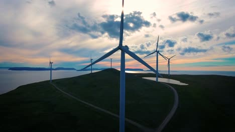 Molinos-De-Viento-Para-La-Producción-De-Energía-Eléctrica-Parque-De-Molinos-De-Viento-Havoygavelen-Noruega